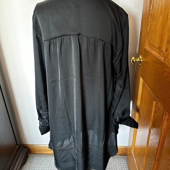Satin tunic blouse - Picture 3 of 4